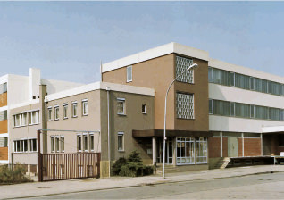 Firmengebäude 1980 - 1983 feiert LANGRO-CHEMIE sein 50-jähriges Jubiläum