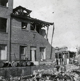 zerstörtes Firmengebäude 1944 - Zerstörung des Firmengbäudes 1944